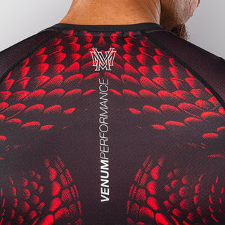 Rashguard Venum Matupa korte mouwen Zwart-rood-Combat Arena