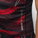 Rashguard Venum Matupa korte mouwen Zwart-rood-Combat Arena